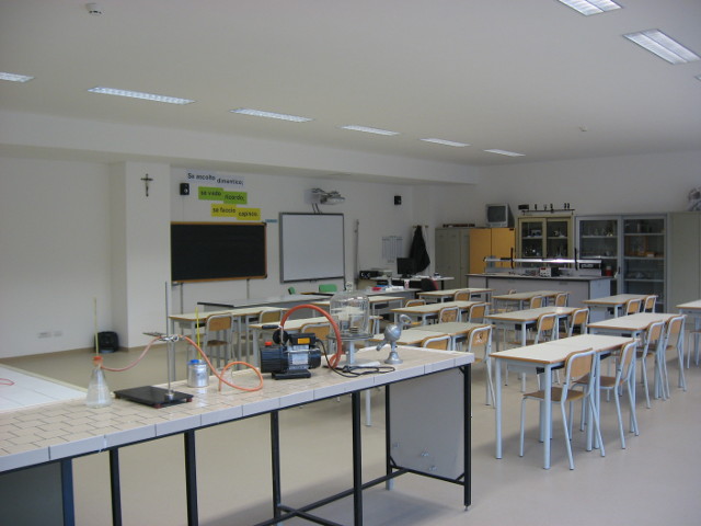 laboratorio scienze02